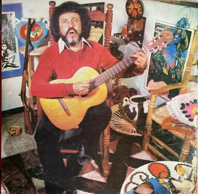Le Canta Al Amor
